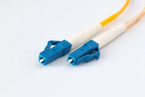 پچ کورد فیبر نوری